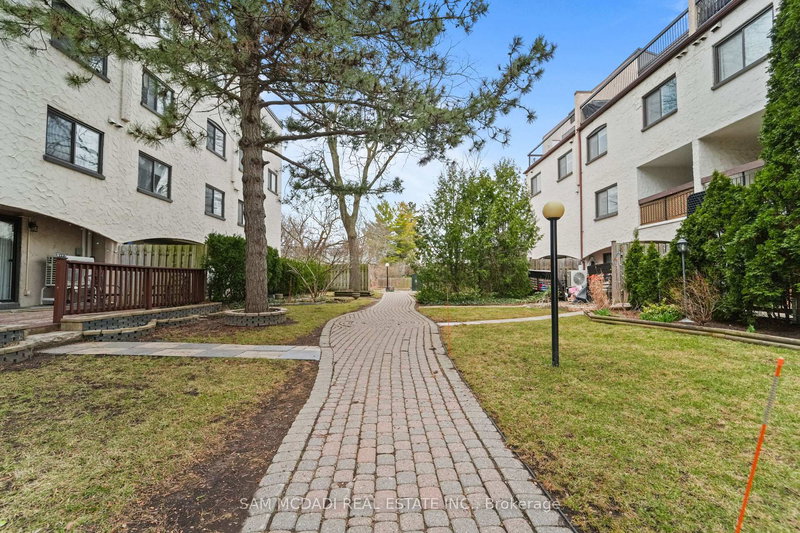 112 - 1050 Falgarwood Dr, Oakville, L6H 2P3 | Image 2