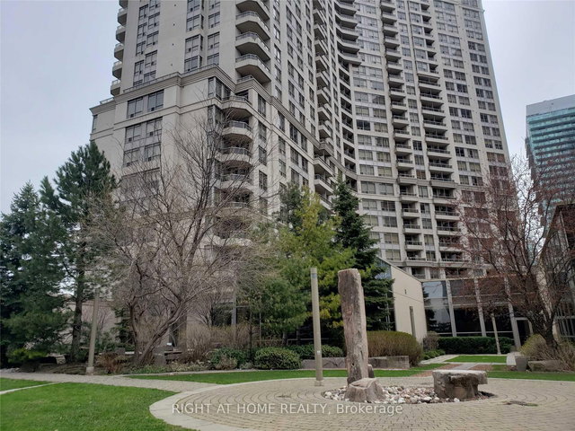 908 - 3880 Duke Of York Road