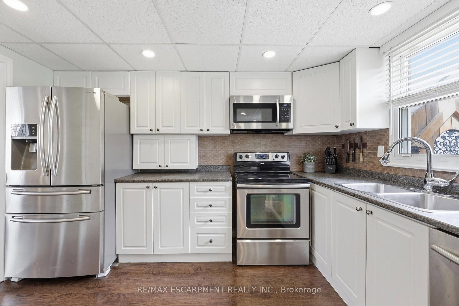 2074 Churchill Avenue - Photo 10