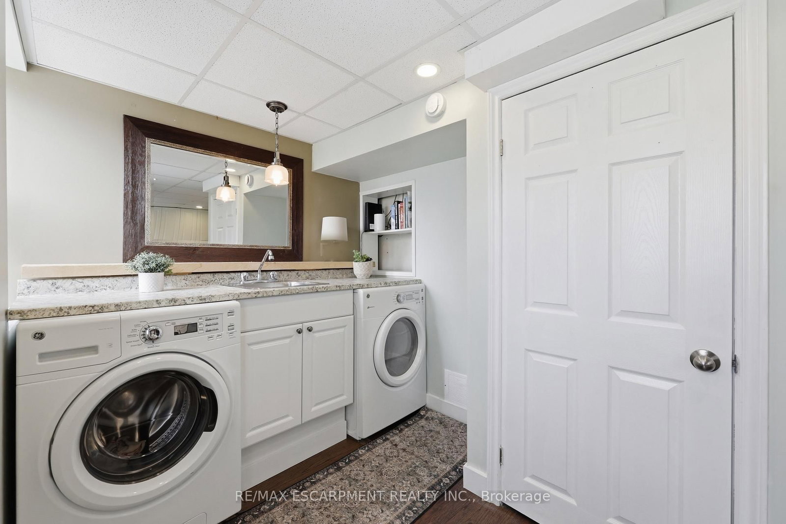 2074 Churchill Avenue - Photo 12