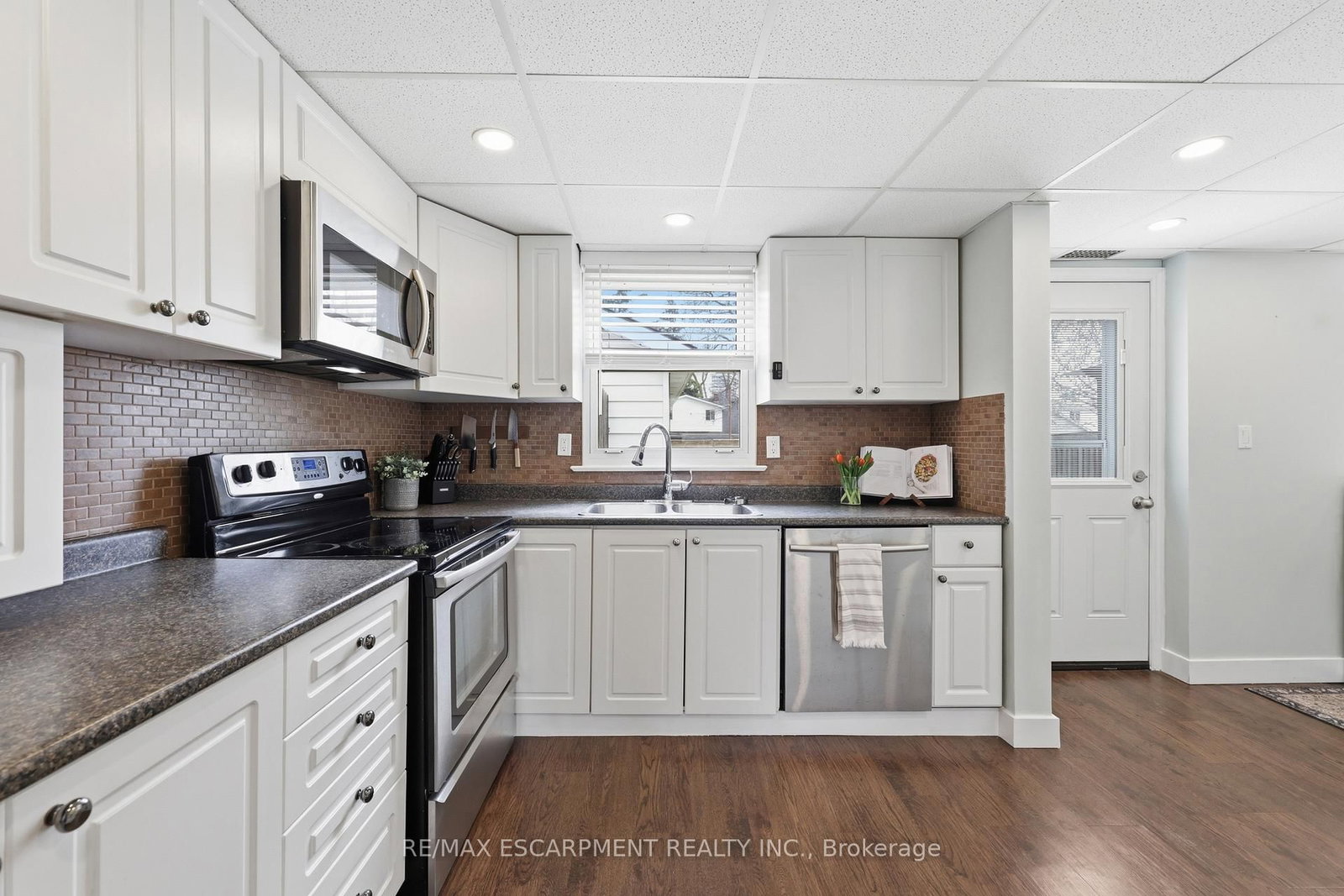 2074 Churchill Avenue - Photo 8