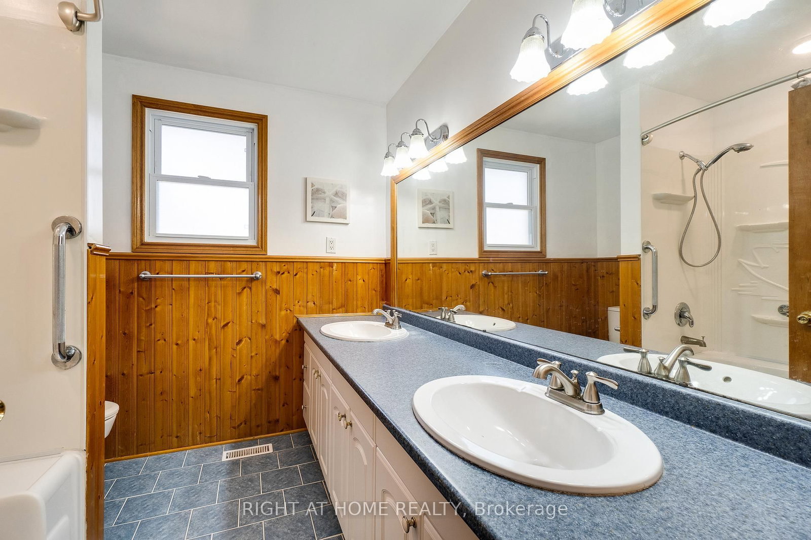 Detached House for sale at 109 Rexway Drive, Halton Hills, Ontario, L7G 1R3 - Georgetown - MLS: W13008468