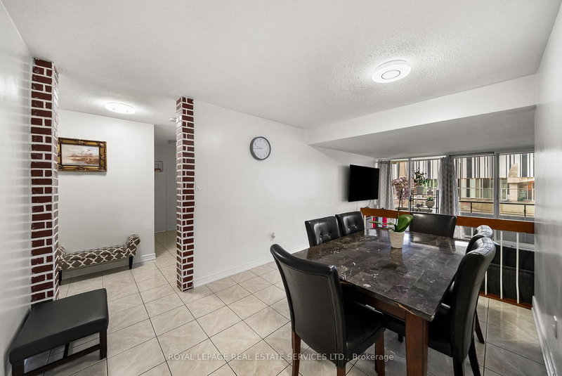 211 - 1 Four Winds Dr, Toronto, M3J 2T1 | Image 2