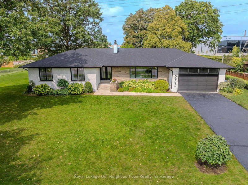 1253 Melton Dr, Mississauga, L4Y 1L6 | Image 2