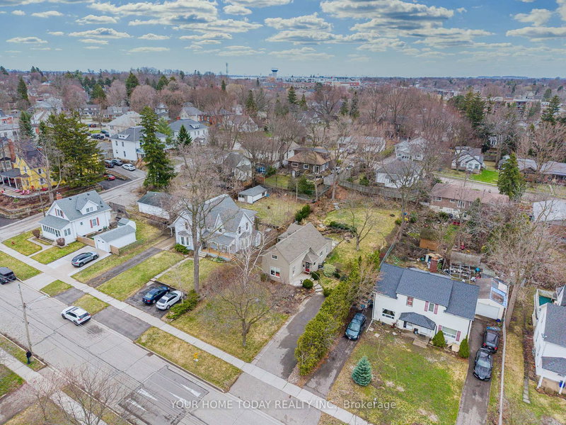 36 Queen St, Halton Hills, L7G 2E6 | Image 2