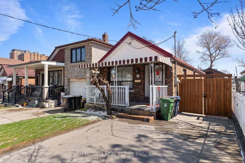 87 Dynevor Rd, Toronto, M6E 3X3 | Image 2