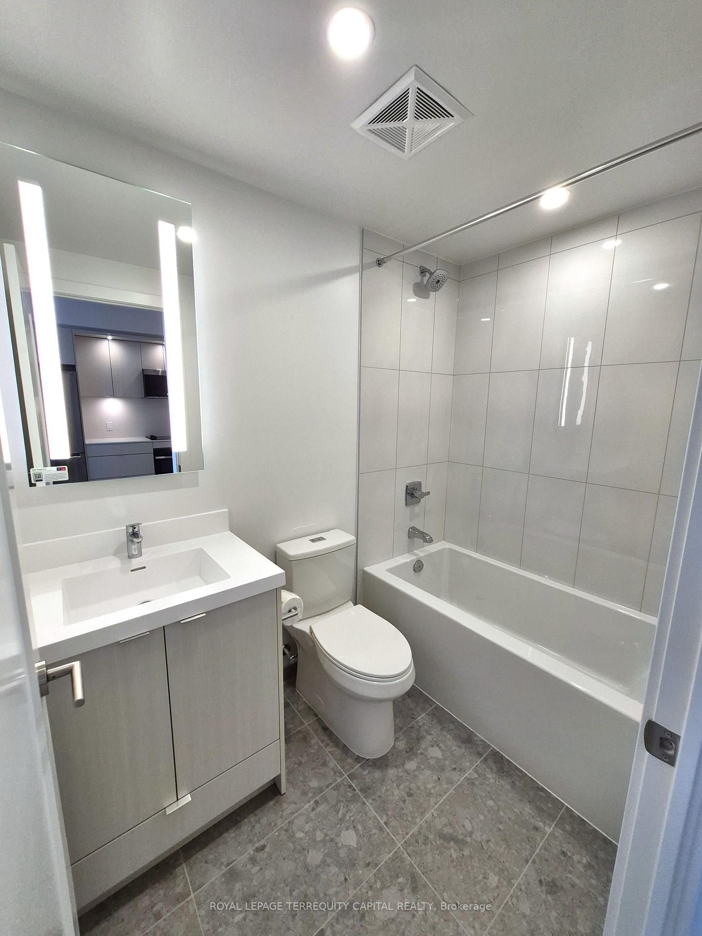 60 Central Park Roadway, Unit 2009 - Photo 11