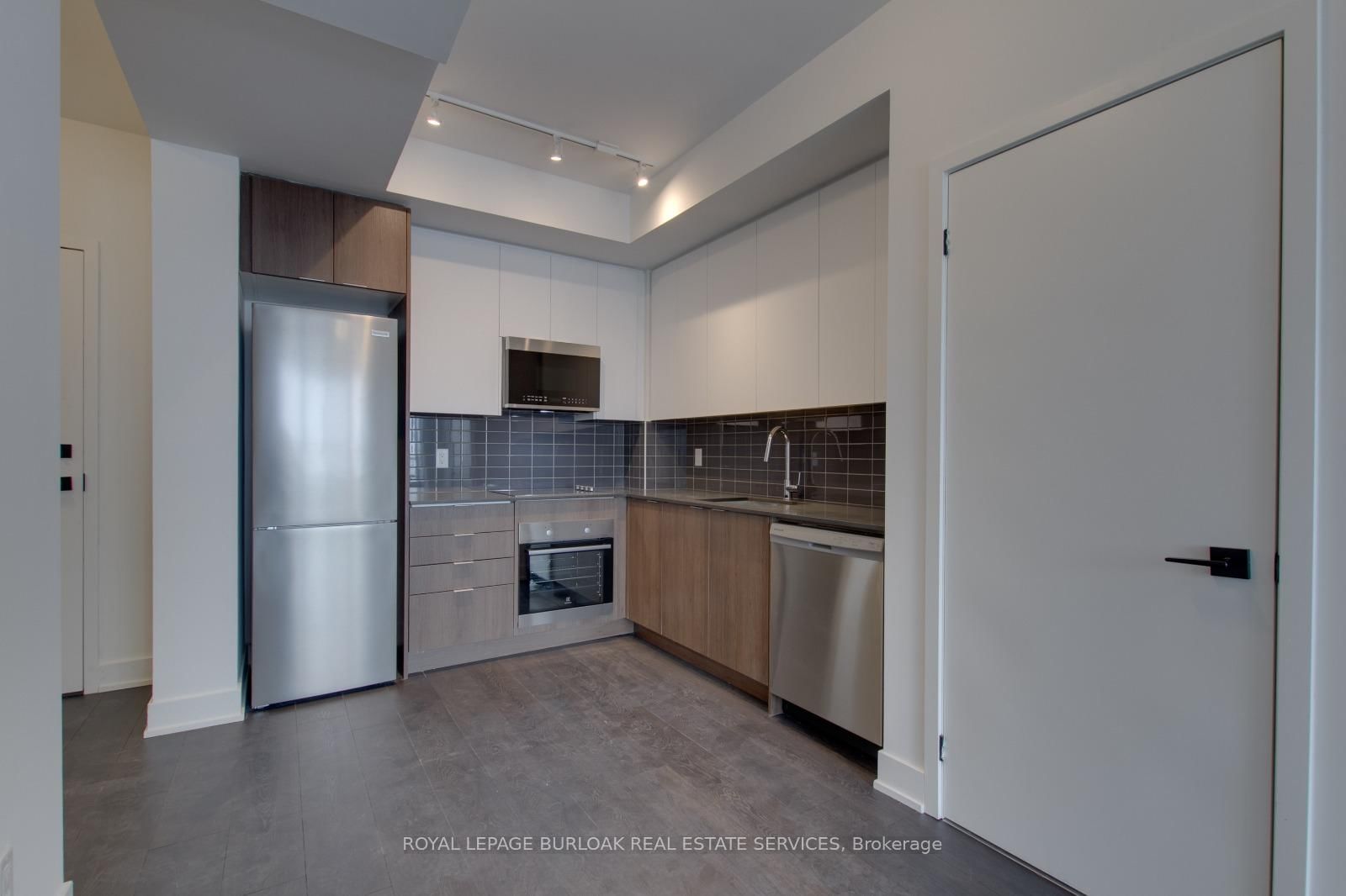 2481 Taunton Road, Unit 701 - Photo 5