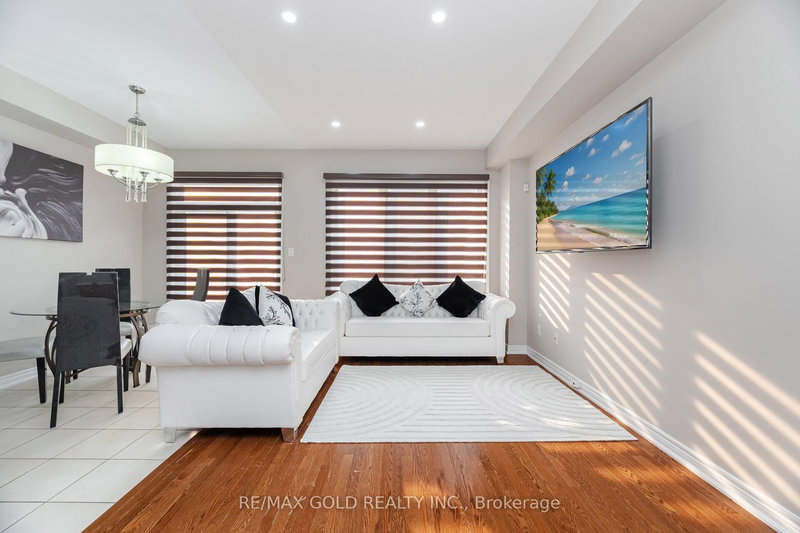 11 Seedland Cres N, Brampton, L6R 0Z6 | Image 3