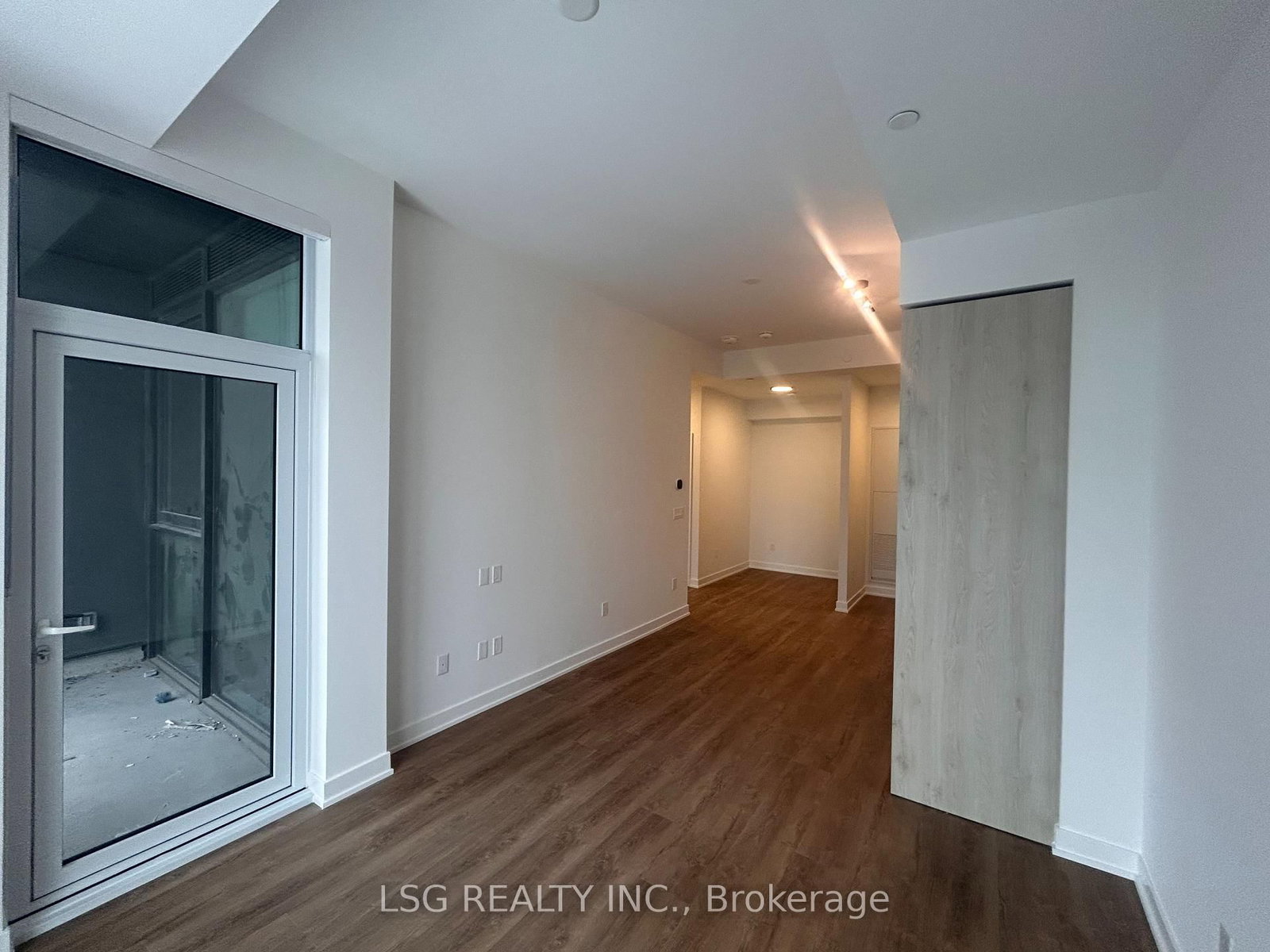 1007 the queensway, Unit 828 - Photo 3