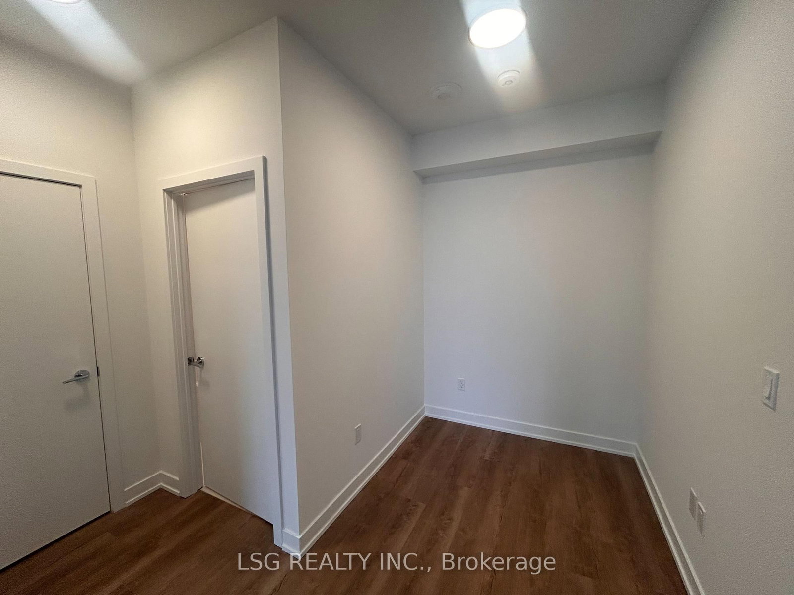 1007 the queensway, Unit 828 - Photo 4