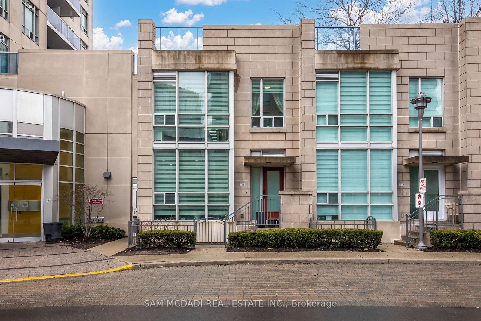 90 Absolute Avenue, Unit Th119 - Photo 2