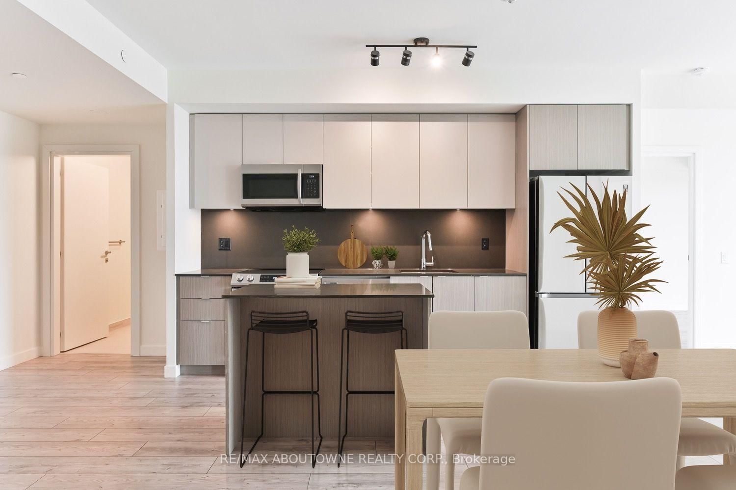 125 Bronte Road, Unit A1006 - Photo 3