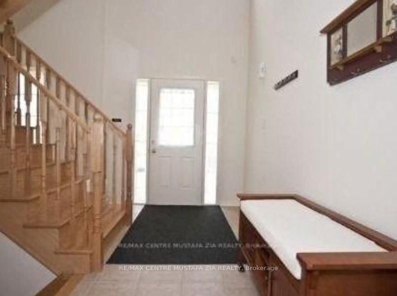 158 Lavery Hts, Milton, L9T 0V4 | Image 2