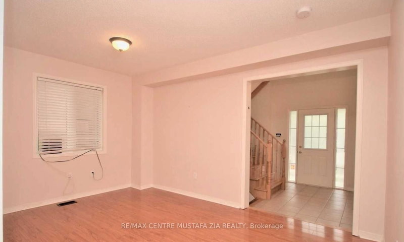 158 Lavery Hts, Milton, L9T 0V4 | Image 3