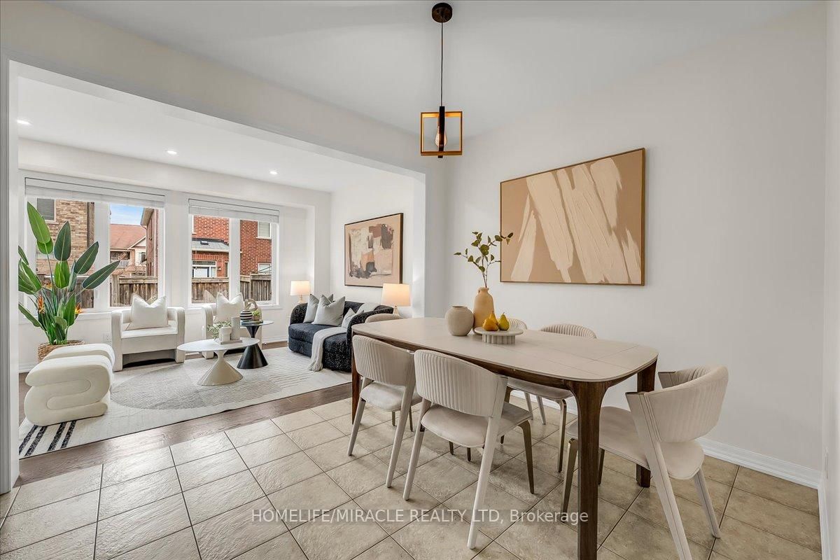 Townhouse for sale at 117 Aird Court, Milton, Ontario, L9T 8B6 - Scott - MLS: W13009338