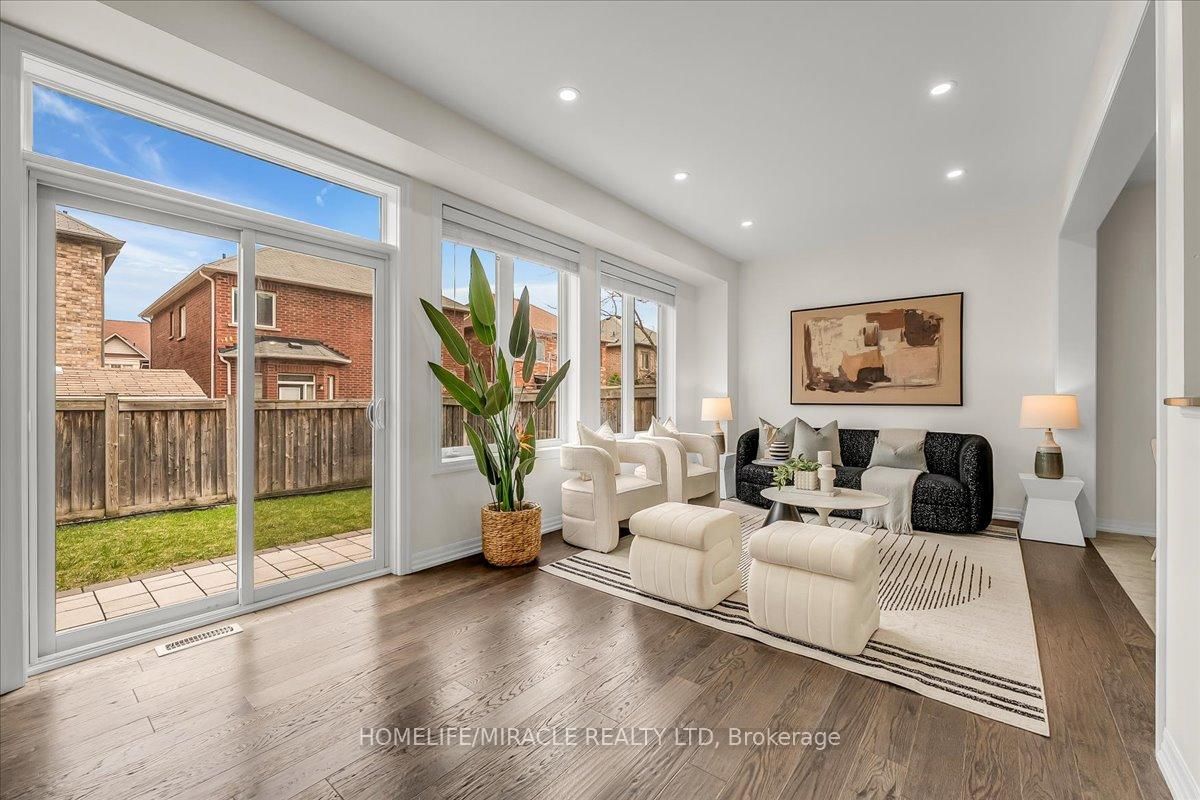 Townhouse for sale at 117 Aird Court, Milton, Ontario, L9T 8B6 - Scott - MLS: W13009338