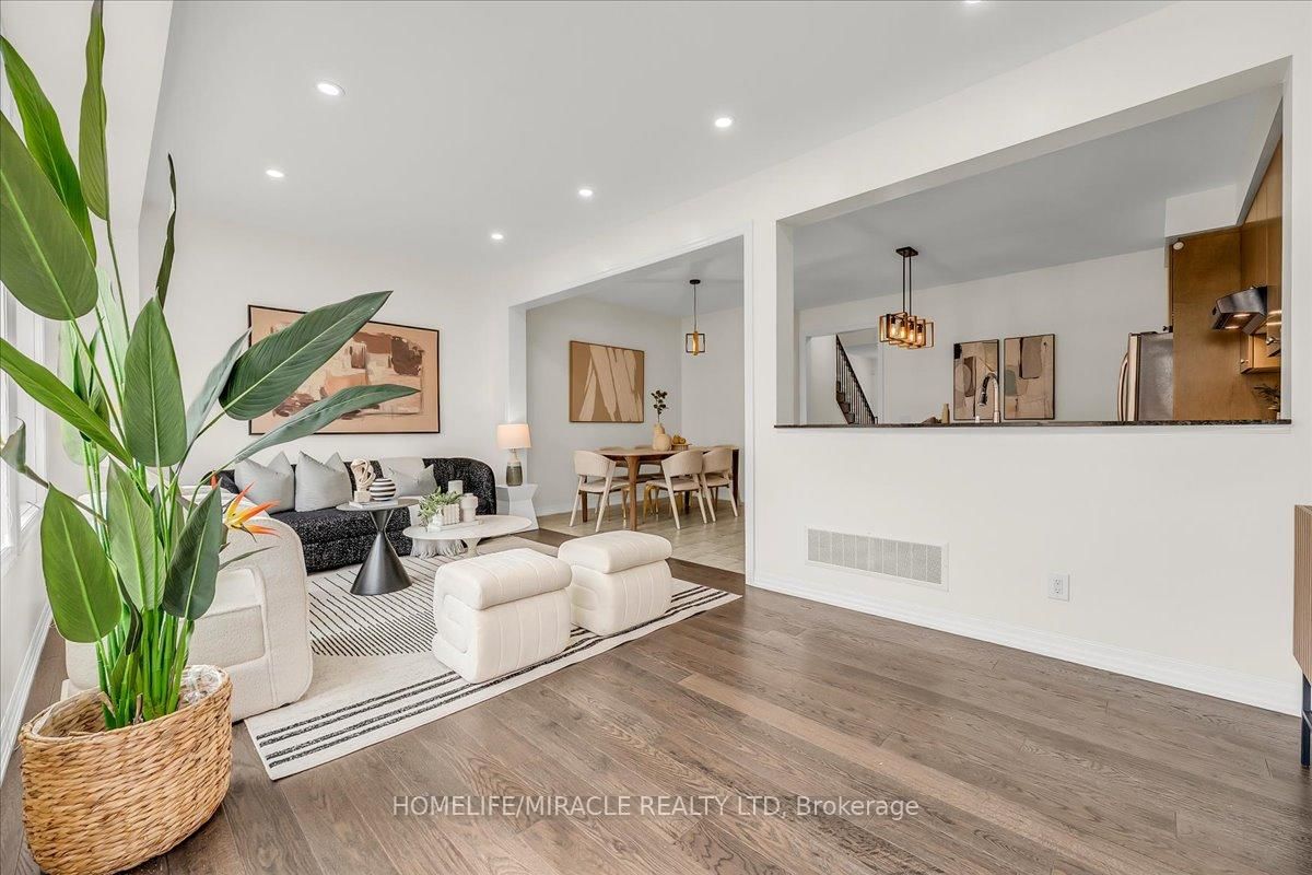 Townhouse for sale at 117 Aird Court, Milton, Ontario, L9T 8B6 - Scott - MLS: W13009338