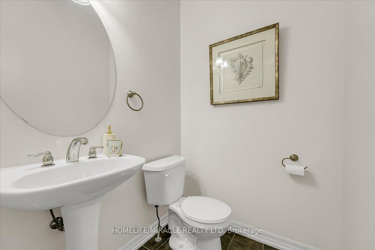 Townhouse for sale at 117 Aird Court, Milton, Ontario, L9T 8B6 - Scott - MLS: W13009338