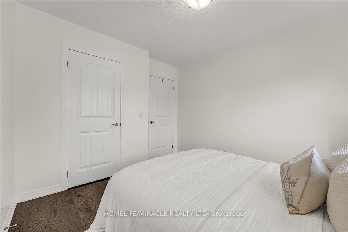 Townhouse for sale at 117 Aird Court, Milton, Ontario, L9T 8B6 - Scott - MLS: W13009338