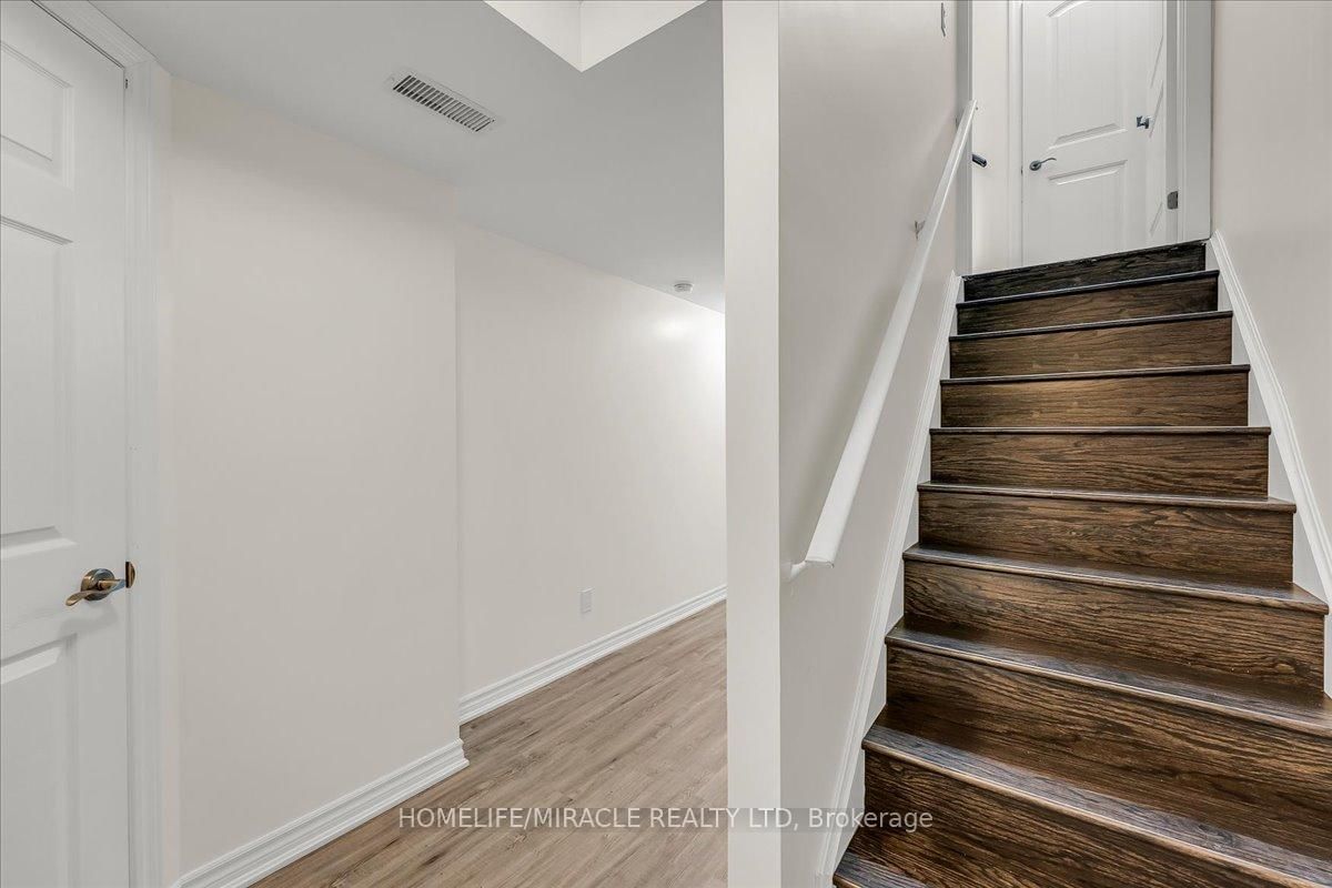 Townhouse for sale at 117 Aird Court, Milton, Ontario, L9T 8B6 - Scott - MLS: W13009338