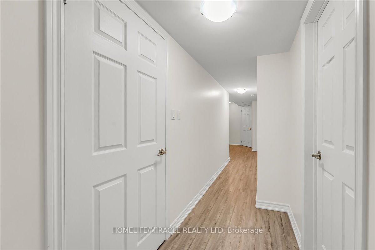 Townhouse for sale at 117 Aird Court, Milton, Ontario, L9T 8B6 - Scott - MLS: W13009338