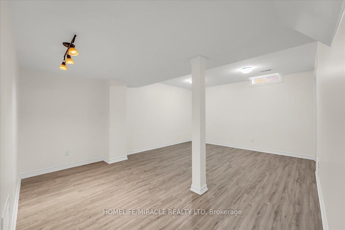 Townhouse for sale at 117 Aird Court, Milton, Ontario, L9T 8B6 - Scott - MLS: W13009338