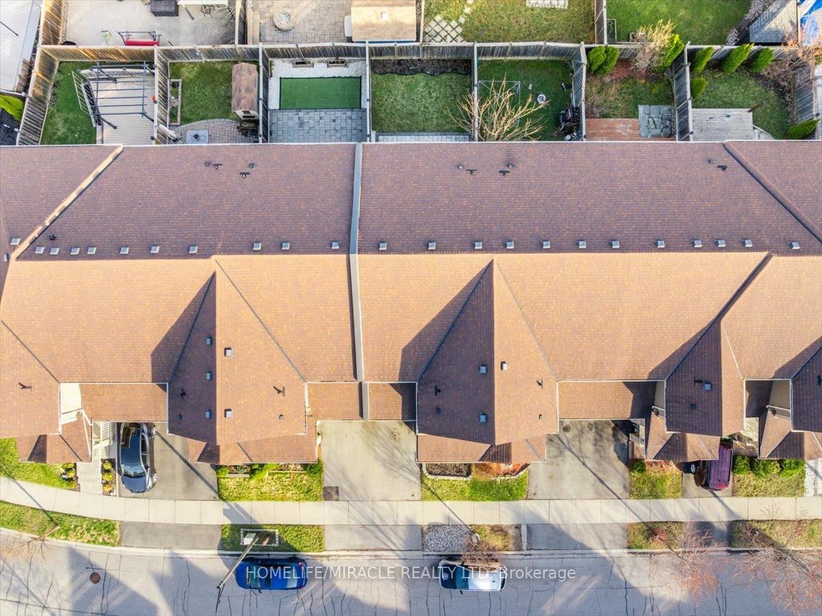 Townhouse for sale at 117 Aird Court, Milton, Ontario, L9T 8B6 - Scott - MLS: W13009338