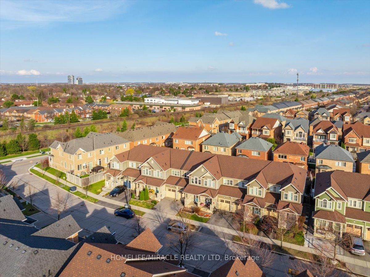 Townhouse for sale at 117 Aird Court, Milton, Ontario, L9T 8B6 - Scott - MLS: W13009338