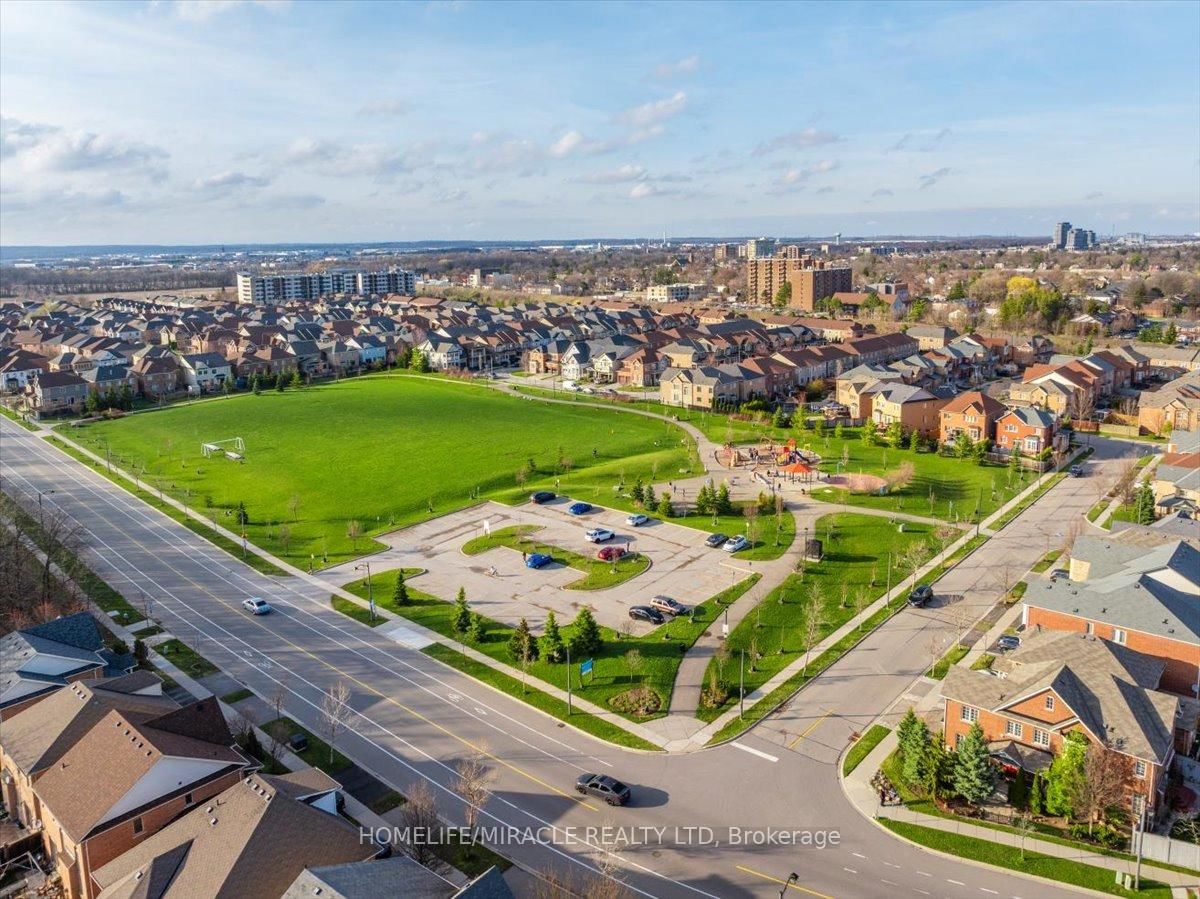 Townhouse for sale at 117 Aird Court, Milton, Ontario, L9T 8B6 - Scott - MLS: W13009338