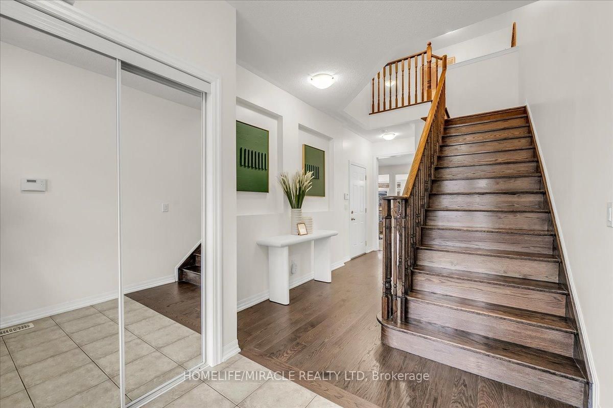 Townhouse for sale at 117 Aird Court, Milton, Ontario, L9T 8B6 - Scott - MLS: W13009338