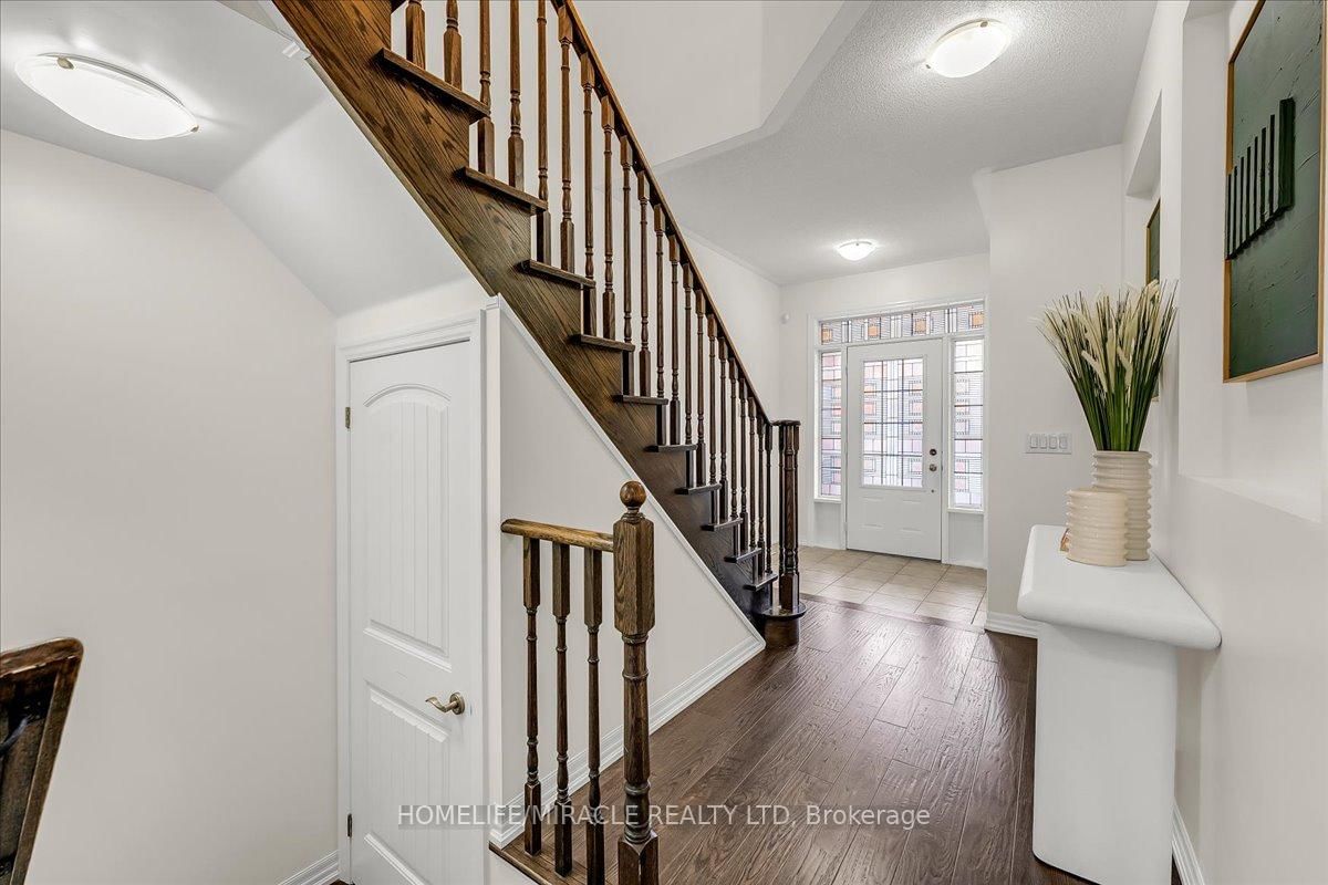 Townhouse for sale at 117 Aird Court, Milton, Ontario, L9T 8B6 - Scott - MLS: W13009338