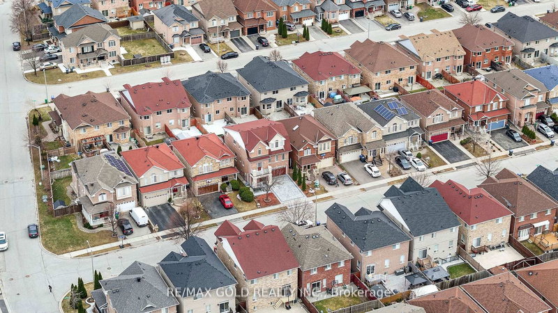 23 Pathmaster Rd, Brampton, L6P 2G8 | Image 3