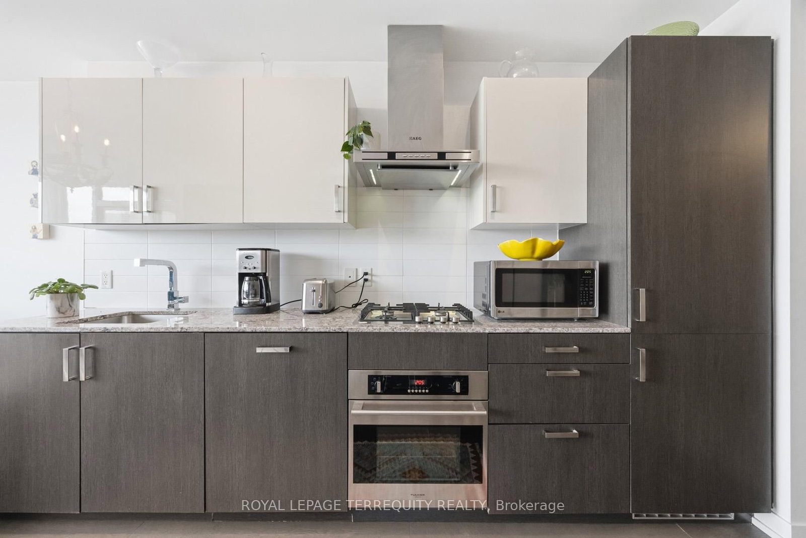 36 Howard Park Avenue, Unit 510 - Photo 10