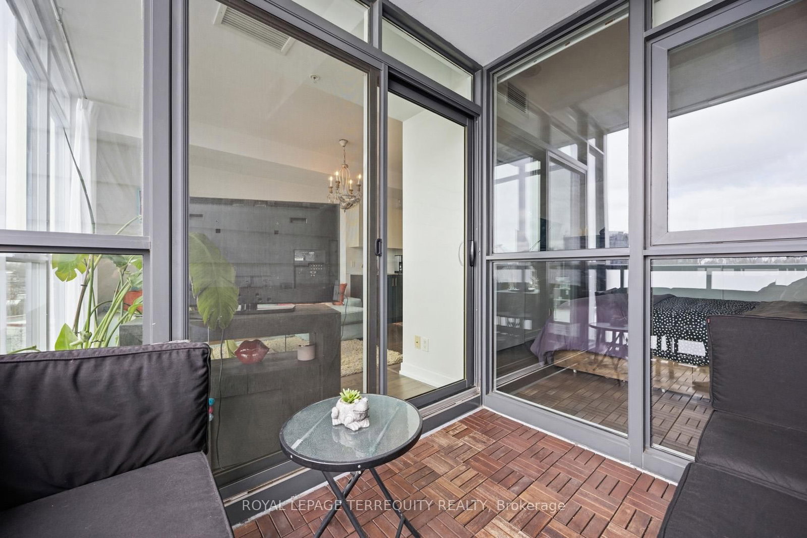 36 Howard Park Avenue, Unit 510 - Photo 27