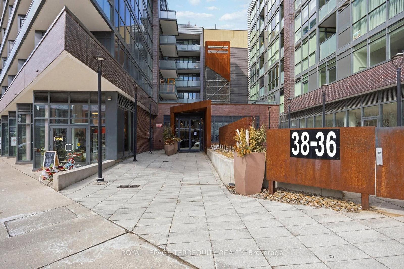 36 Howard Park Avenue, Unit 510 - Photo 37