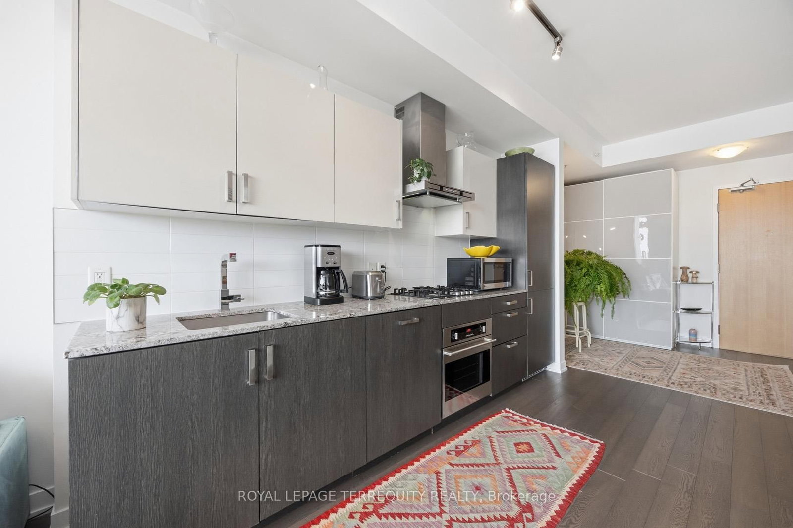 36 Howard Park Avenue, Unit 510 - Photo 9