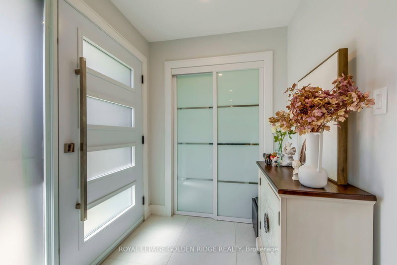 2220 Elmhurst Ave, Oakville, L6J 5G7 | Image 3