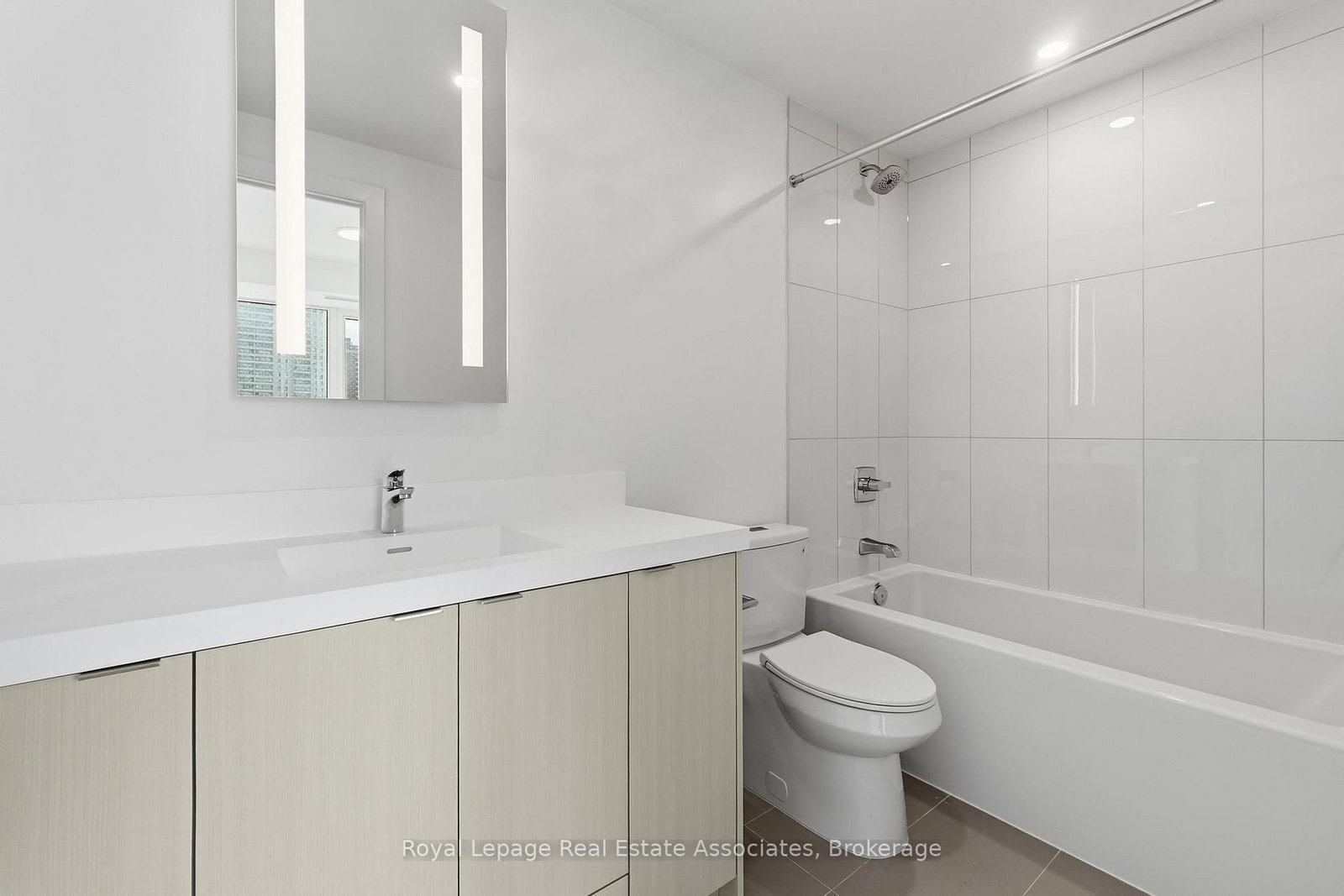 25 Cordova Avenue, Unit 315 - Photo 16