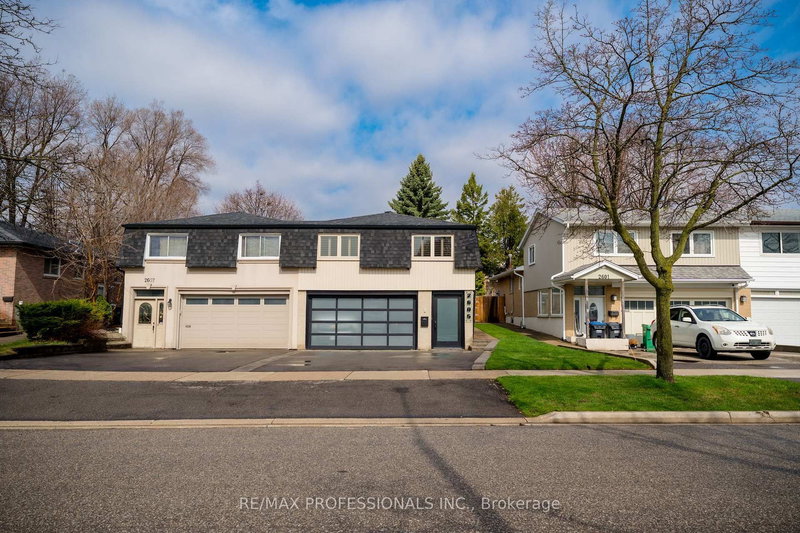 2605 Lundene Rd, Mississauga, L5J 3Y8 | Image 2