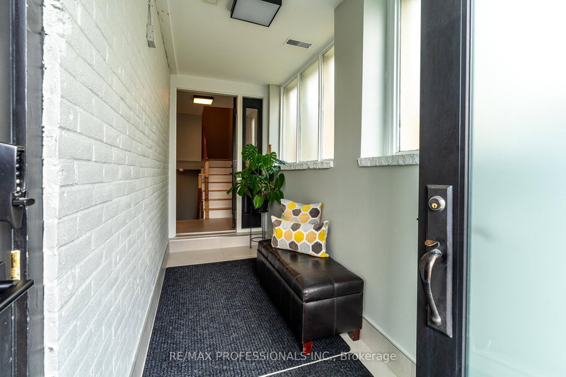 2605 Lundene Rd, Mississauga, L5J 3Y8 | Image 3