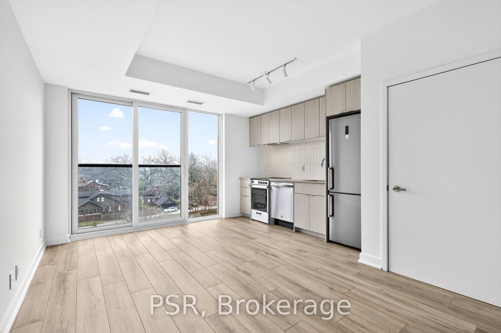 1660 Bloor Street W, Unit 707