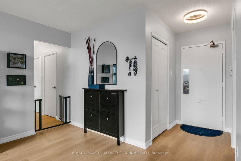 1517 - 551 The West Mall, Toronto, M9C 1G7 | Image 2