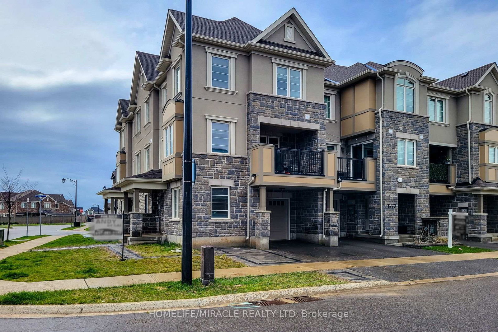 Townhouse for sale at 1274 Wintergreen Place, Milton, Ontario, L9E 1S4 - Cobban - MLS: W13010120