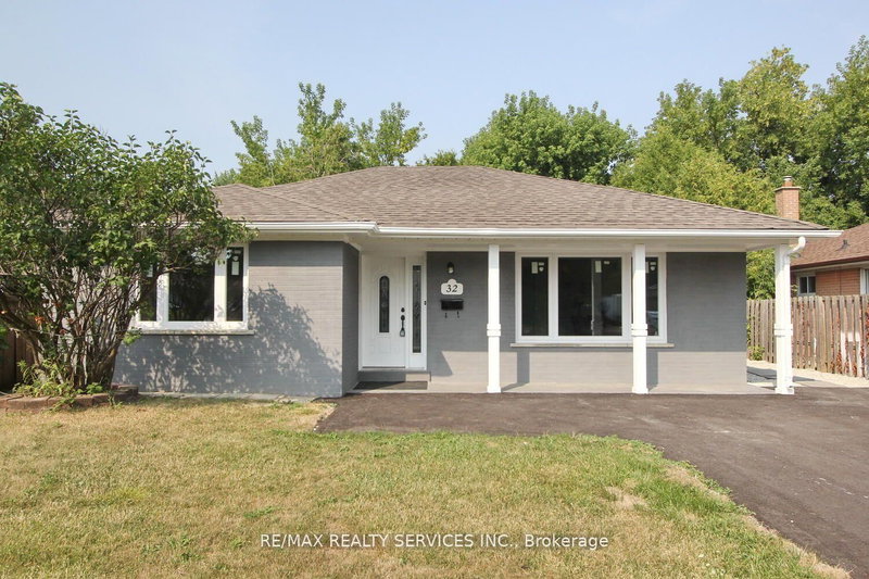 home for lease on 32 Sanford Crescent