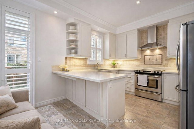 895 Transom Crescent