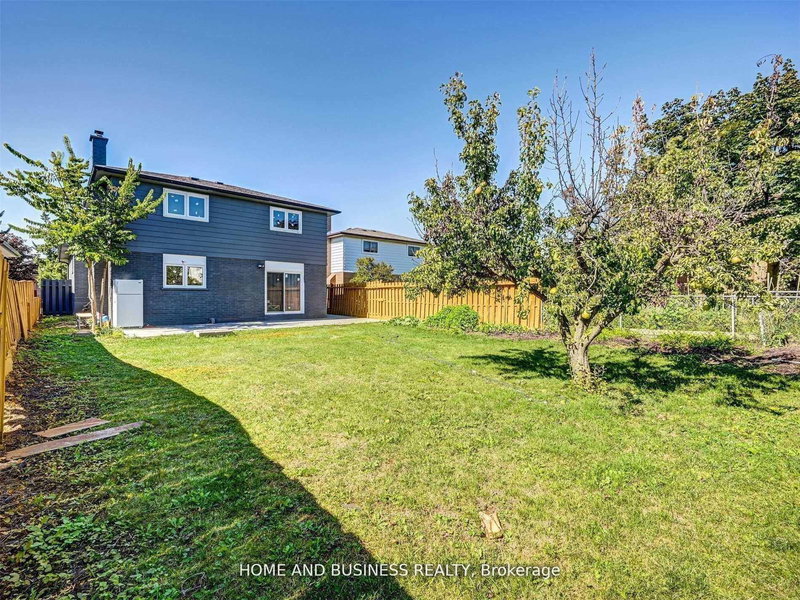 Middle - 470 Louis Dr, Mississauga, L5B 2J6 | Image 2