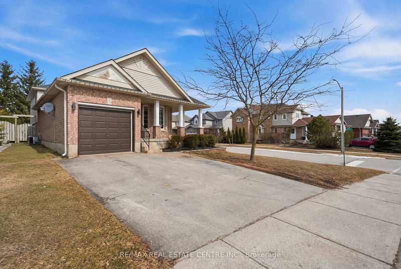 321 Montgomery Blvd, Orangeville, L9W 5G7 | Image 2