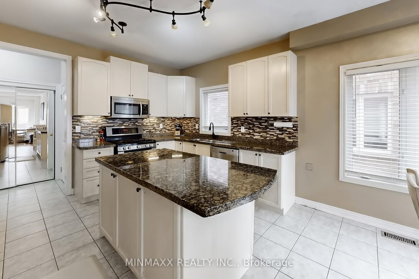 Detached House for sale at 764 Ferguson Drive, Milton, Ontario, L9T 7C7 - Beaty - MLS: W13010584