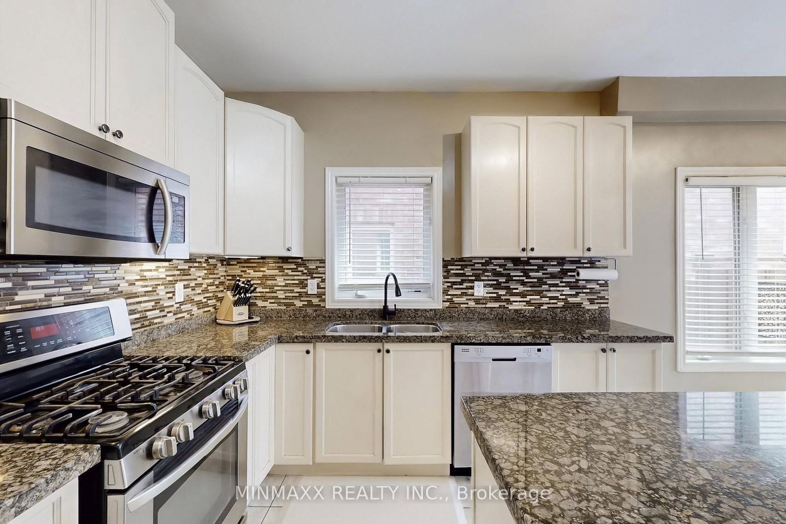 Detached House for sale at 764 Ferguson Drive, Milton, Ontario, L9T 7C7 - Beaty - MLS: W13010584